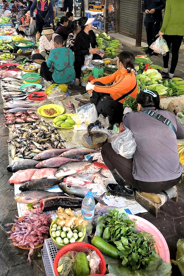 Kambodzsa piac békákkal