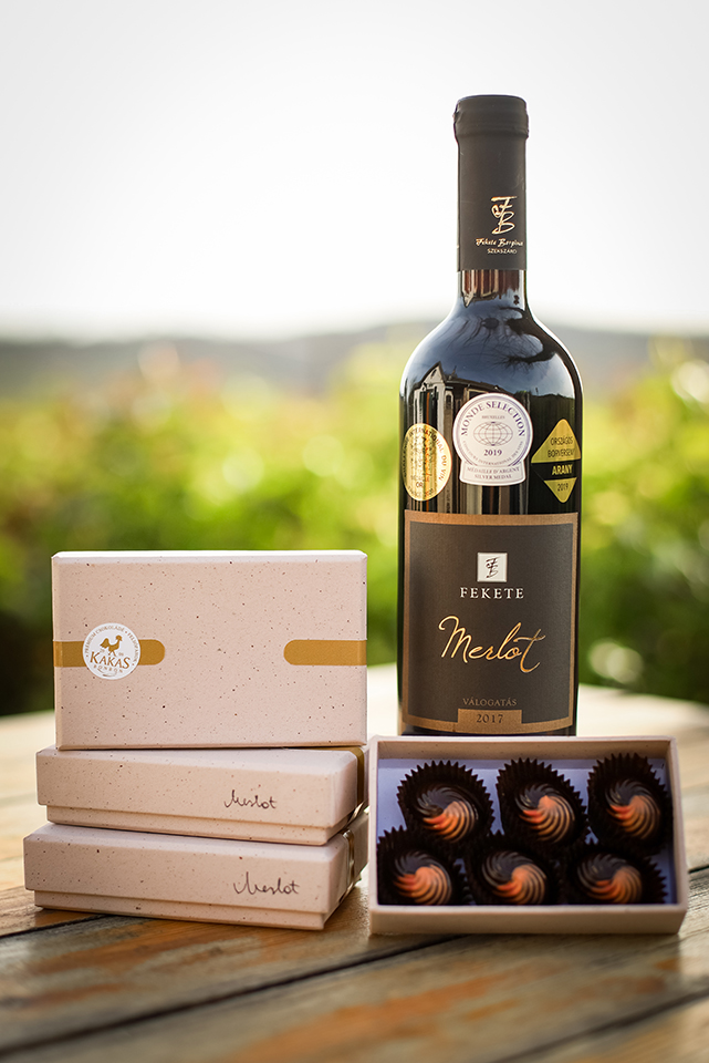 25husvét bor fekete02